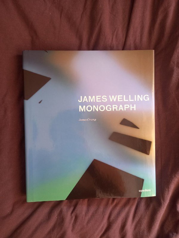 Артбуки James Welling, Flower Studios, рюкзаки Wenger, Levi's, Asics, крепления Rossignol