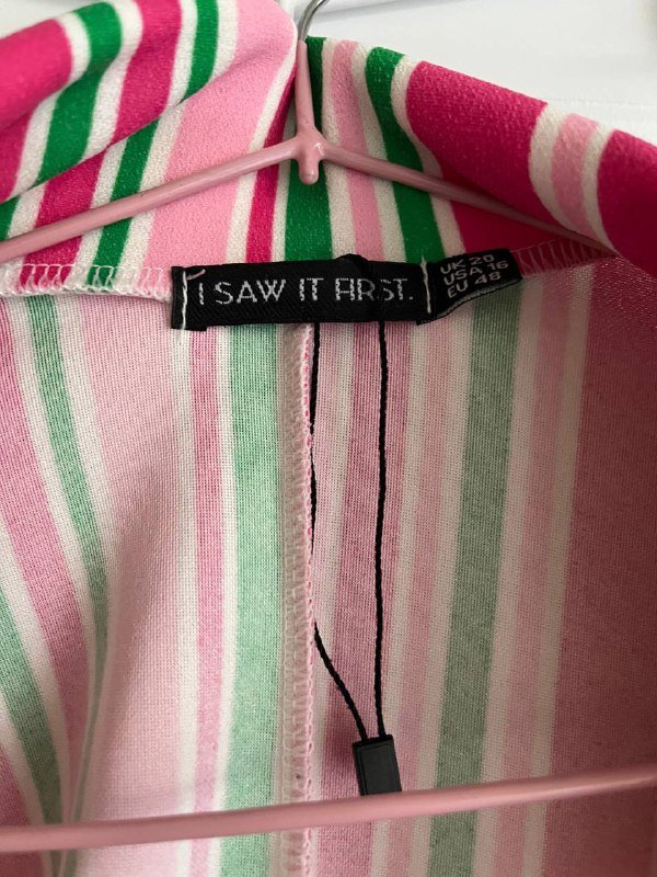 Джинсовые шорты, полосатый пиджак, коричневая накидка, серая майка, белая майка 6