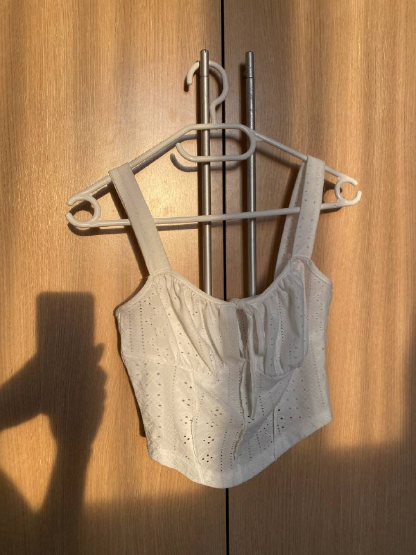 Женский топ, блузка, свитер, худи, джинсовая юбка, джинсы Levi’s