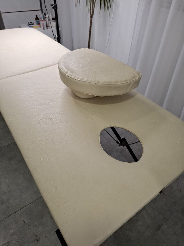 Кушетка для мастеров перманентного макияжа и массажа 2