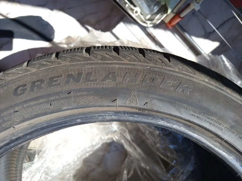 Зимние шины 275/40 R20, 2 колеса 1