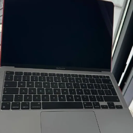 MacBook Air M1, телевизор Xiaomi