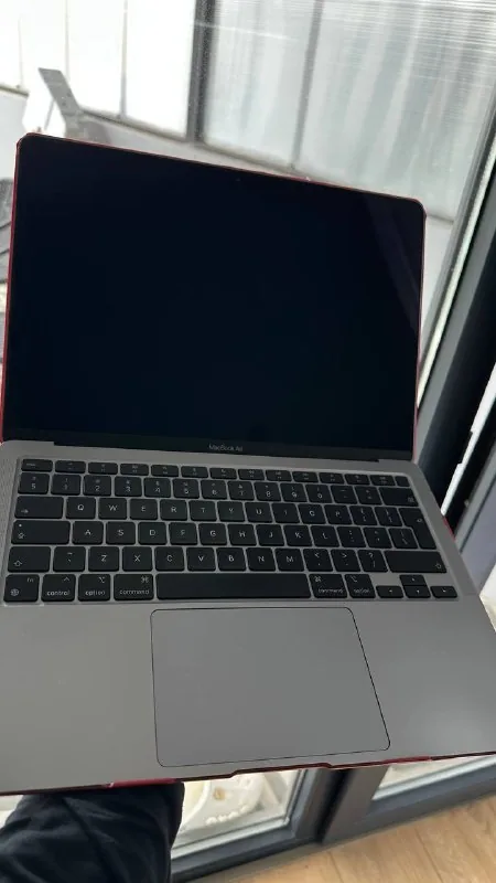 MacBook Air M1, телевизор Xiaomi 1