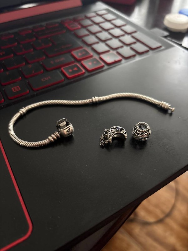 браслет Pandora с подвесками