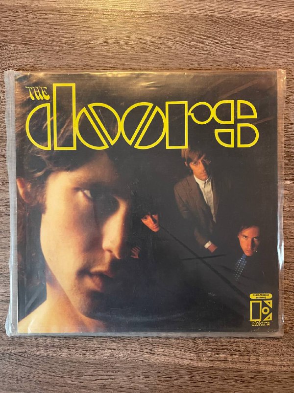 Пластинки от Lana Del Rey, The Doors и других 2