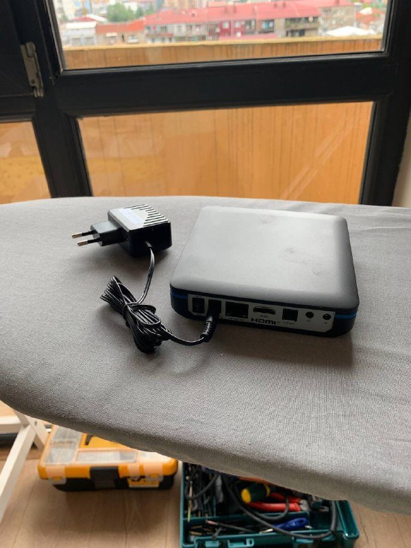 Диванные подушки, часы, скалка, приставка, стульчик, детские ботиночки, сумка-холодильник 3