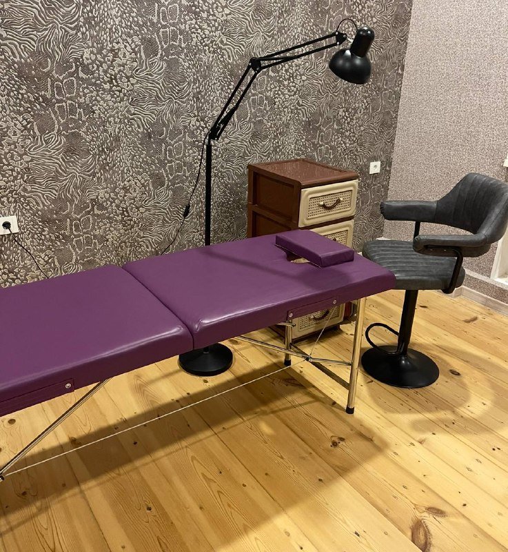 Кушетка, вытяжка, тележка, стул, лампа