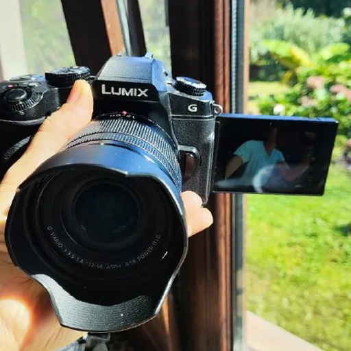 Камера Panasonic Lumix DMC-G85 с объективом