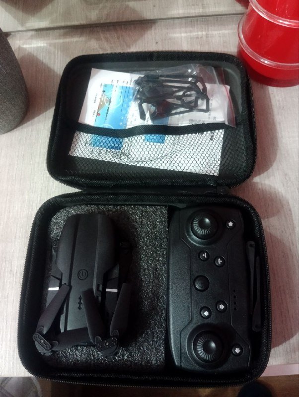 Дрон, фигурная отвёртка, зарядники, вторая отвёртка