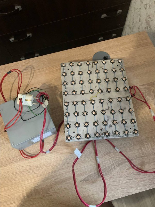 Стол кофейный, диван, офисный стол, фитолампа 8