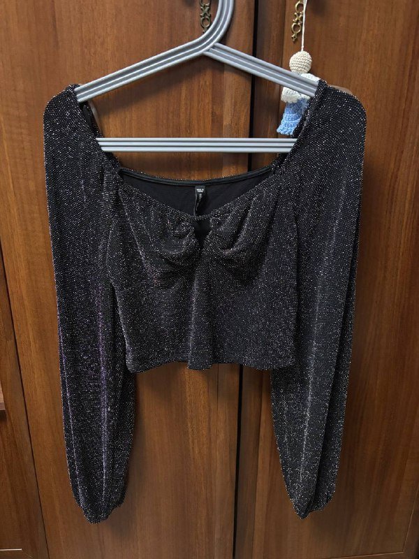 Розовое платье Etika Fashion, Чёрное платье с цветами, Серебристый верх FB Sister, Красная кожаная куртка Ashley Brooke, Чёрная блузка H&M, Фиолетовое перламутровое платье, Тёмно-синее платье CO, Чёрная дутая куртка 6