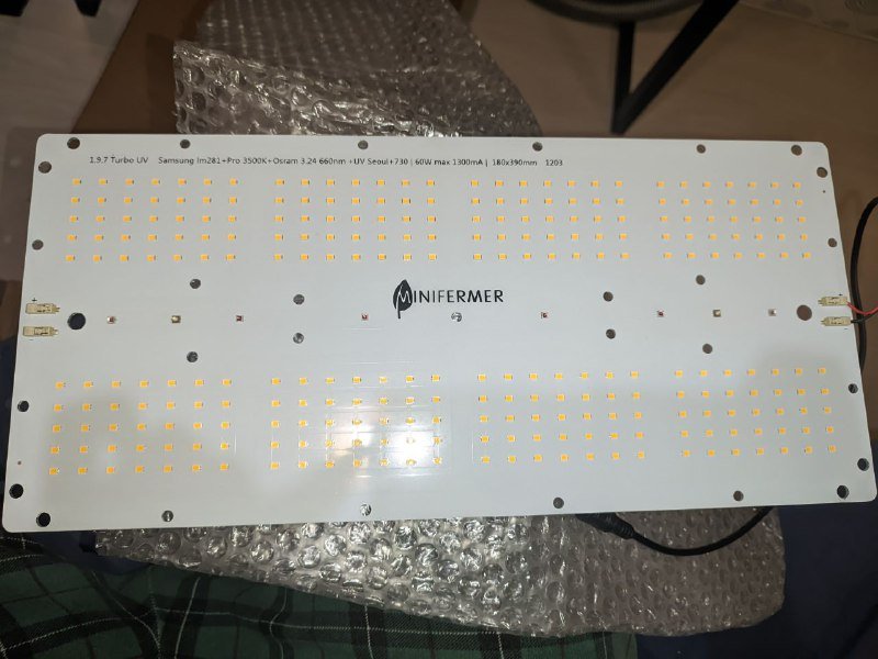 Лампа для цветов, стол, матрас жесткий 1