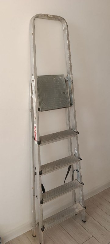 Стремянка алюминиевая лёгкая до 150 кг