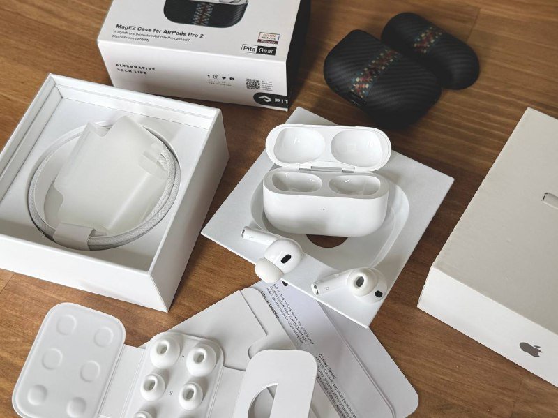 Apple AirPods Pro 2 Type-C с чехлом PITAKA MagEZ 3