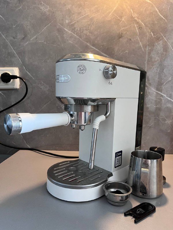 рожковая кофе-машина Delonghi