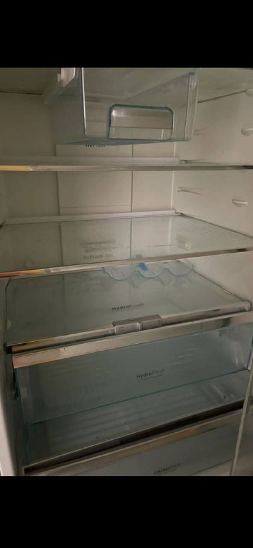 Газовая плита, холодильник, раскладное кресло, маленькое кресло, диван 3