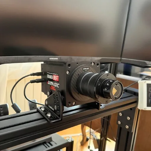 База Simagic Alpha Mini и руль Simagic GT4-C