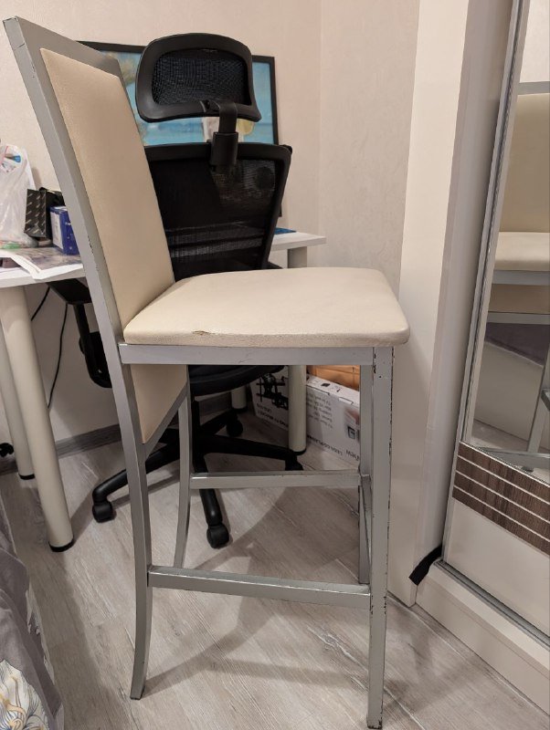 Барный стул, тумбочка