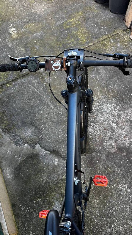 Велосипед AVALANCHE с багажником и аксессуарами 2