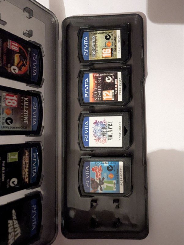 Картриджи PS Vita с кейсом 2