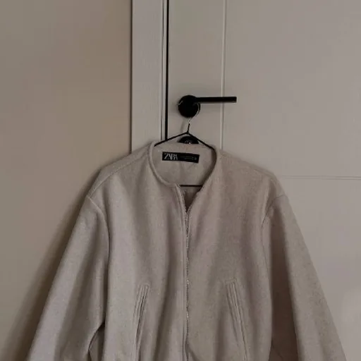 Бомбер Zara