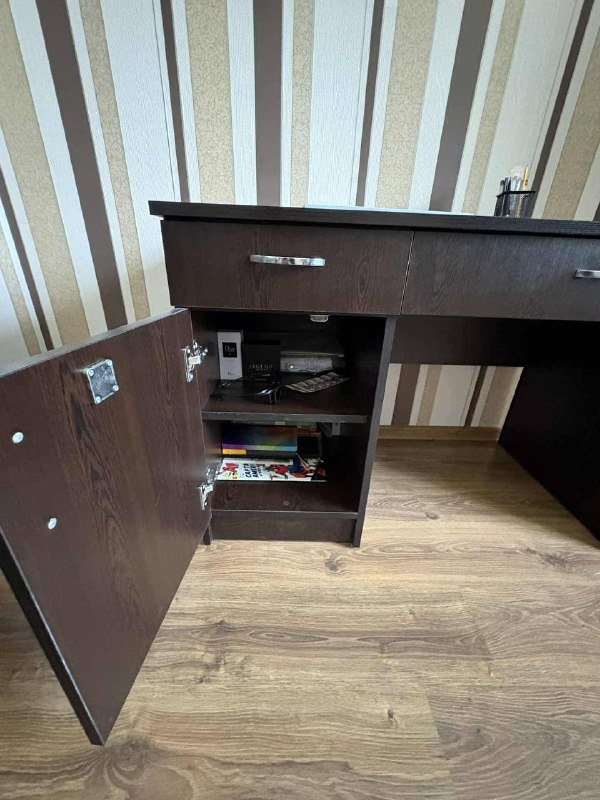 шкаф, письменный стол 2