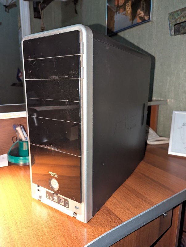 системный блок, клавиатура, мышь