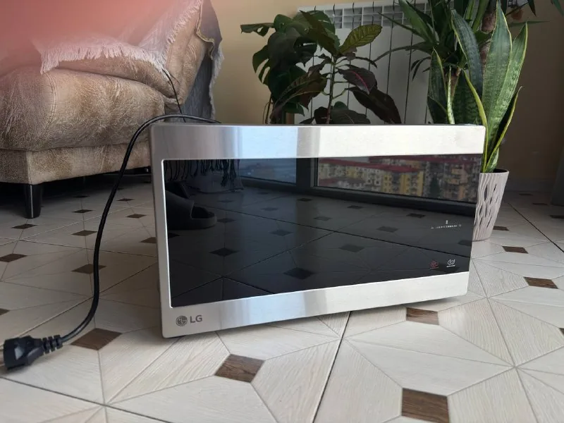 Микроволновка LG MS2595CIS.BSSQMER 1