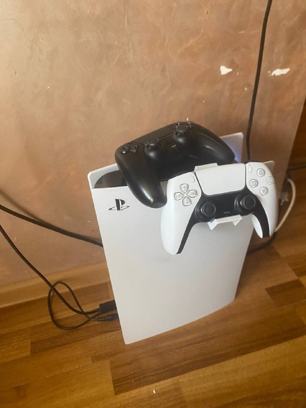 PlayStation 5 с дисководом, 1 ТБ, два геймпада 2