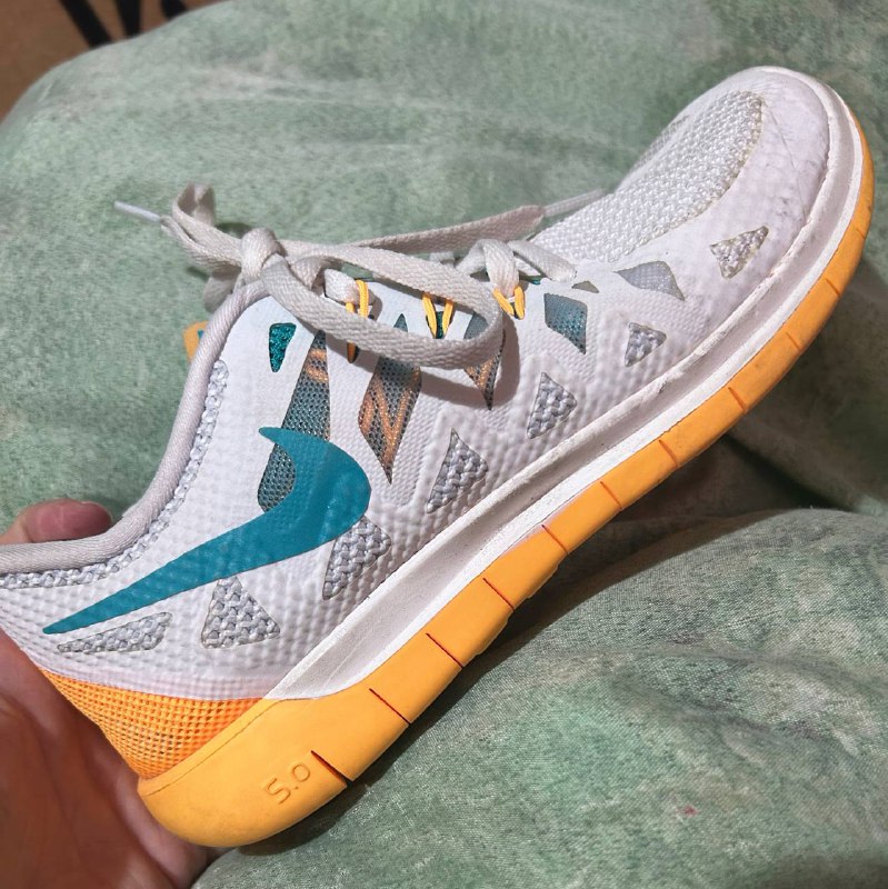 Кроссовки Nike 36.5, парфюм Chloe love story