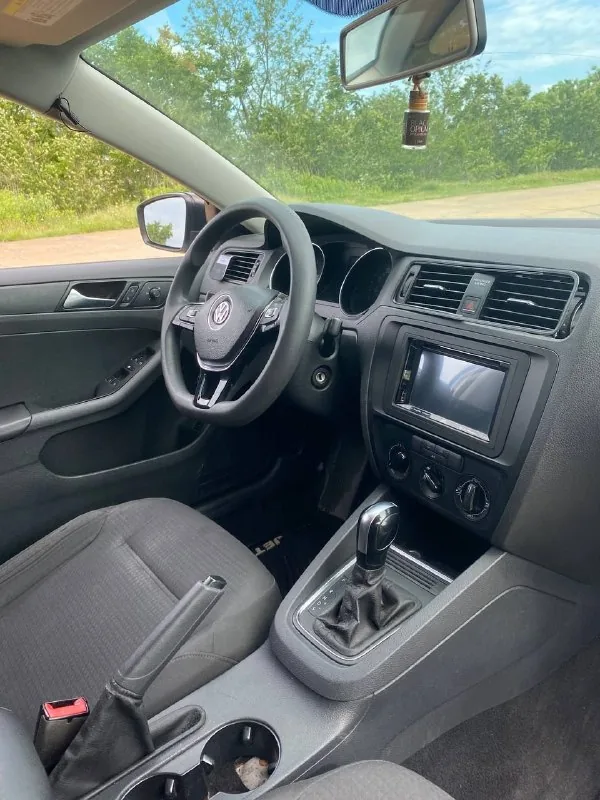 Volkswagen Jetta TSI 1