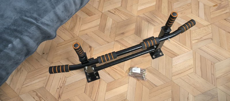 Турник с набором креплений 2