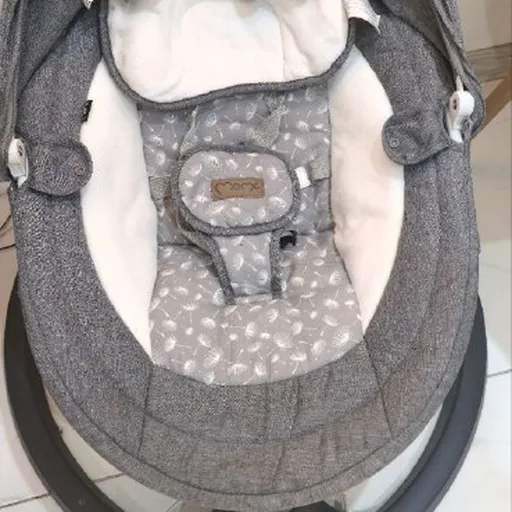 Детский укачивающий центр MoMi