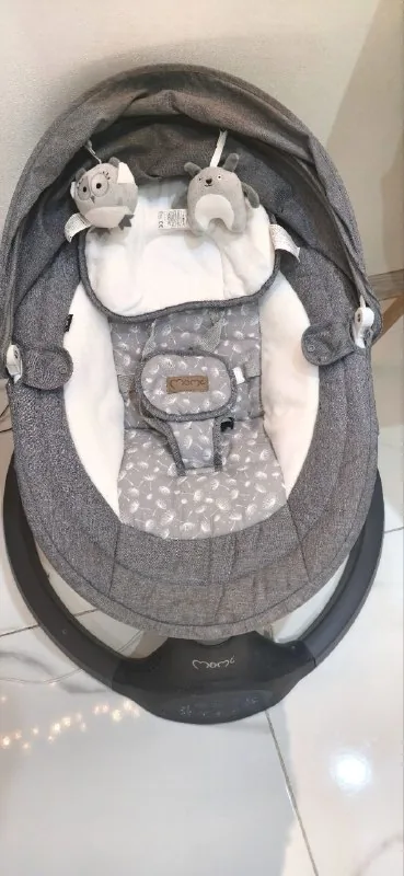 Детский укачивающий центр MoMi
