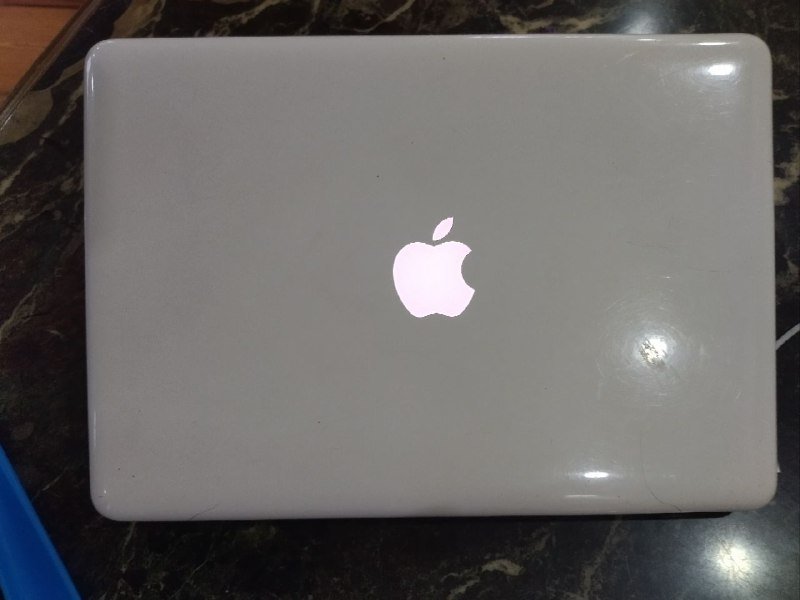 Старый MacBook на запчасти с зарядкой 2