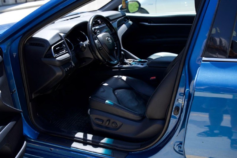 Toyota Camry XLE 2018 6