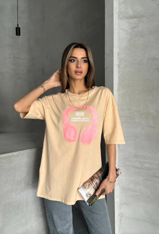 Футболка женская бежевая с розовыми наушниками, стандартный размер