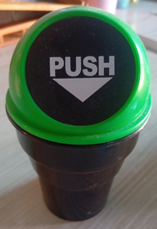 Сетка для большого тенниса, кофейные чашки, автомобильная мусорка, ботинки для собаки, пищевая добавка ArthroVet, игрушка-дозатор корма для кота, трусы, игрушка мягкая Фламинго, чехол к телефону iPhone 15 3