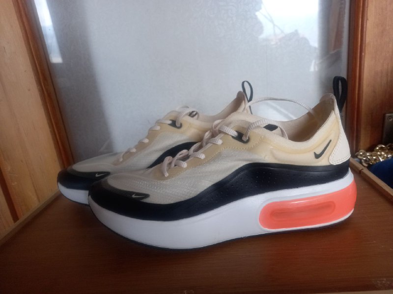 Кроссовки Nike React Vapor 38,5, Nike Air max Dia 40, Adidas RMD N1 41,1/3, Asics 48, Спортивная сумка Skechers 5