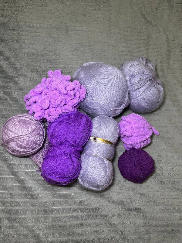 Пряжа фиолетовая, белая, синяя, розовая, зеленая, оранжевая