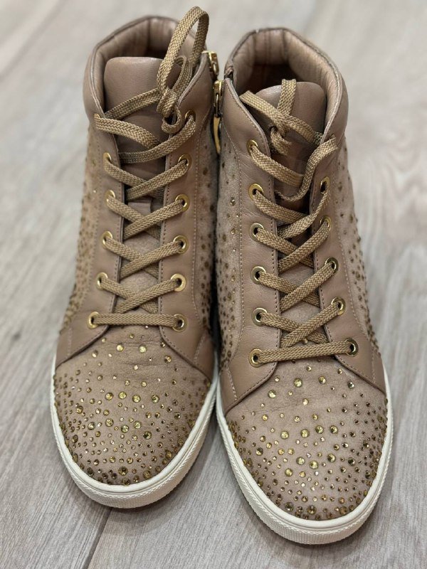 Куртка Гэсс, Ботинки бежевые со стразами, Черные кожаные ботинки 4