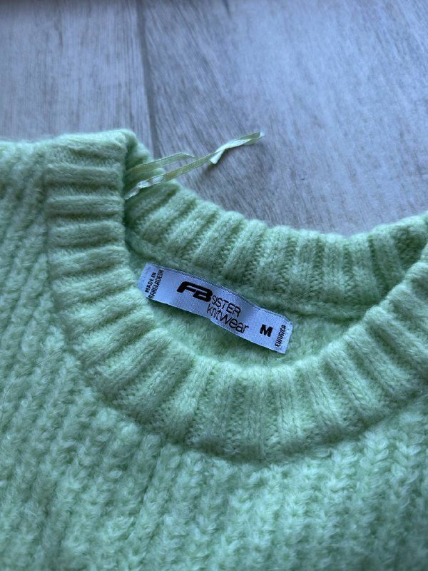 Розовый, зеленый и бежевый свитера размер М 4