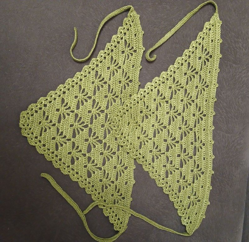 Вязаные треугольные топы