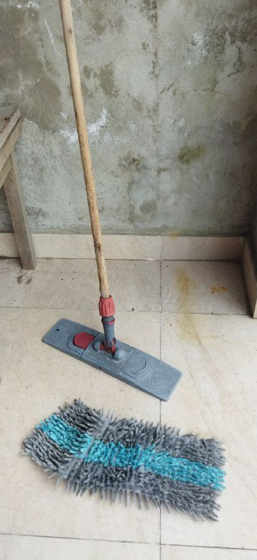 Крепкая швабра и тряпка