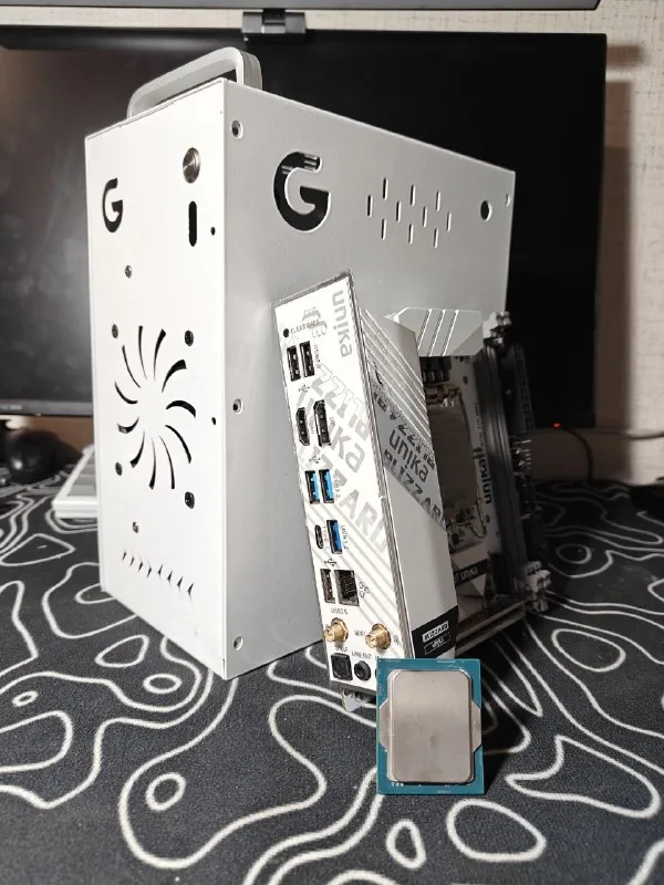 Компьютерный комплект, материнская плата, процессор, ITX кейс 1