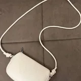 Платок Louis Vuitton, сумка через плечо, серый кардиган 4