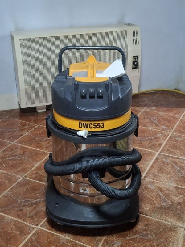 Пылесос для сухой и влажной уборки с насадками