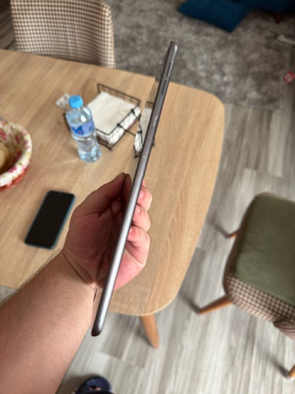 iPad mini 5 с зарядкой и чехлом 3