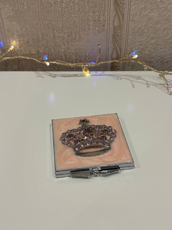 Маленькое распашное зеркало розовые перламутр и стразы