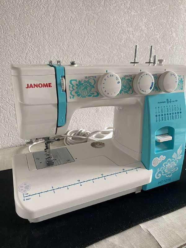 Швейная машина Janome HD1019 с аксессуарами